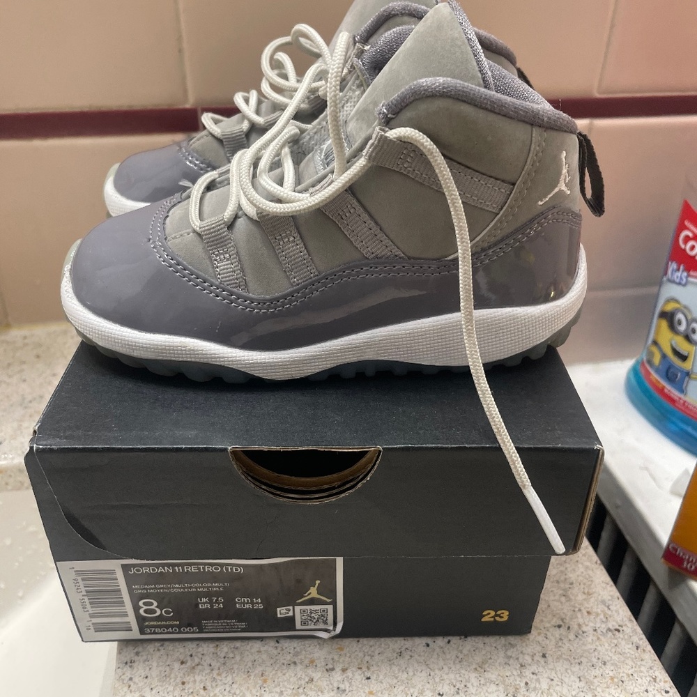 Used Jordan 11 cool grey 8c